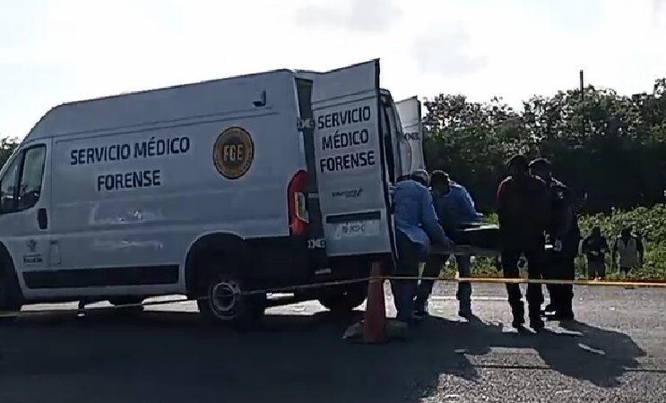 Un taxista de la ruta Mérida- Tetiz chocó y mató a un motociclista