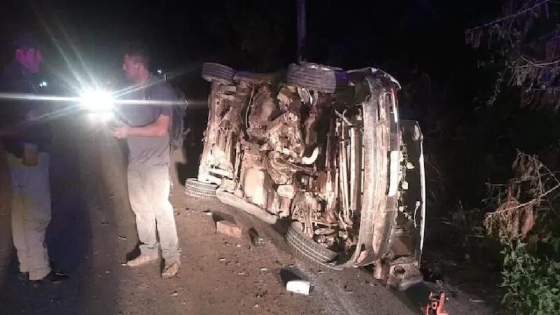 Ebrio trabajador del Tren Maya volcó en la vía Citilcum- Izamal.