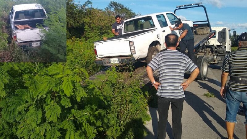 Un coreano intento rebasar y salió de la carretera en la Motul- Cansahcab