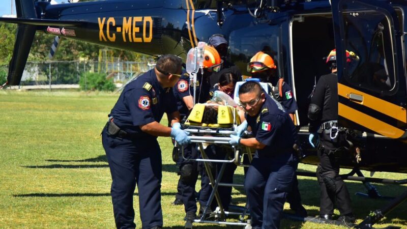 Helicóptero de la SSP trasladó a una clínica a un motociclista herido de gravedad