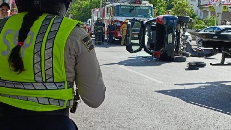 Abuelita rápida y furiosa, choco y volcó en una colonia del norte de Mérida