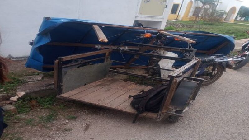 Un menor de Seyé chocó un mototaxi contra un poste de la CFE