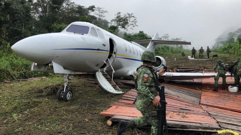 Vinculan a proceso a piloto detenido con 25 paquetes de cocaína y armas de fuego