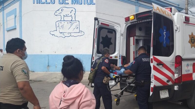 Un automovilista se voló la luz roja de un semáforo, chocó y lesionó a una motociclista