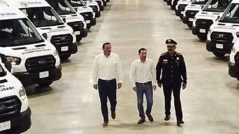 Entregan 150 nuevos vehículos de traslado médico a municipios de Yucatán