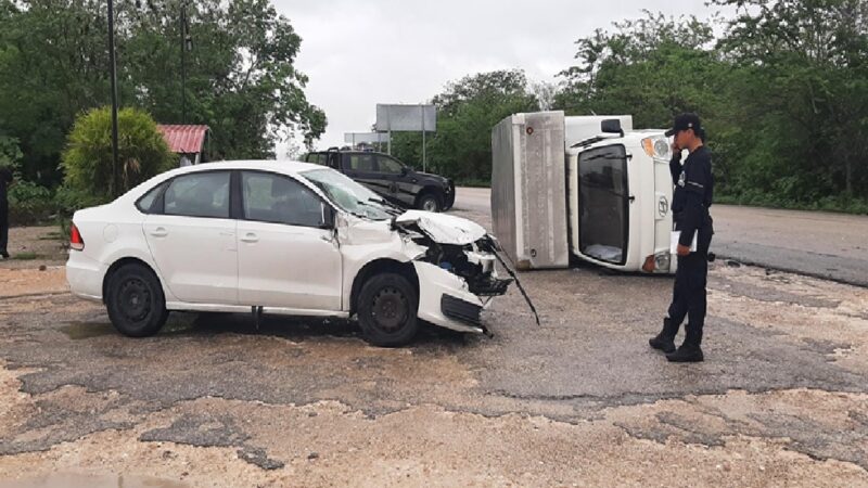 A un chofer lo chocan por la retaguardia y vuelca con su camioneta en el paradero de Kimbilá  