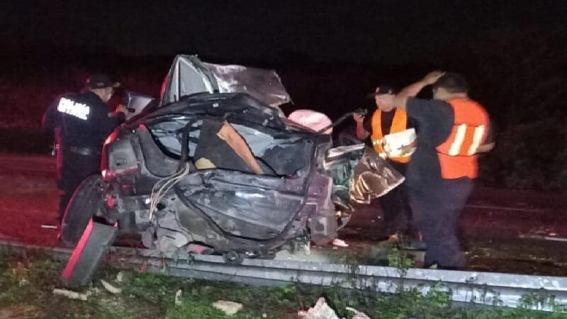 Vallisoletano se estrella contra un poste y muere prensado en la Mérida- Cancún
