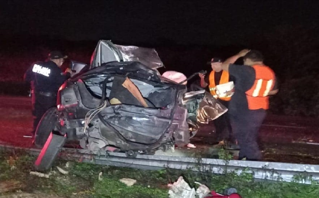 Vallisoletano se estrella contra un poste y muere prensado en la Mérida- Cancún