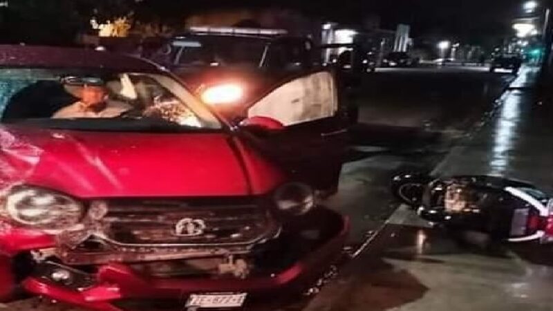 Ebrio conductor choca contra un Honda y lesiona a un motociclista en el centro de Motul