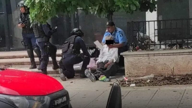 Perversa mujer droga a un abuelito para robarle su dinero en el centro de Mérida