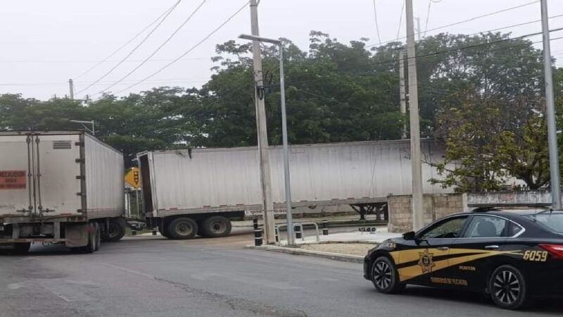Un tráilero daña un paradero del IE TRAM aun sin inaugurar en el oriente de Mérida