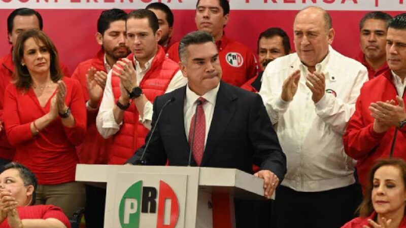 “Alito” Moreno reforma los estatutos del PRI para reelegirse por ocho años más y evitar ser enjuiciado.