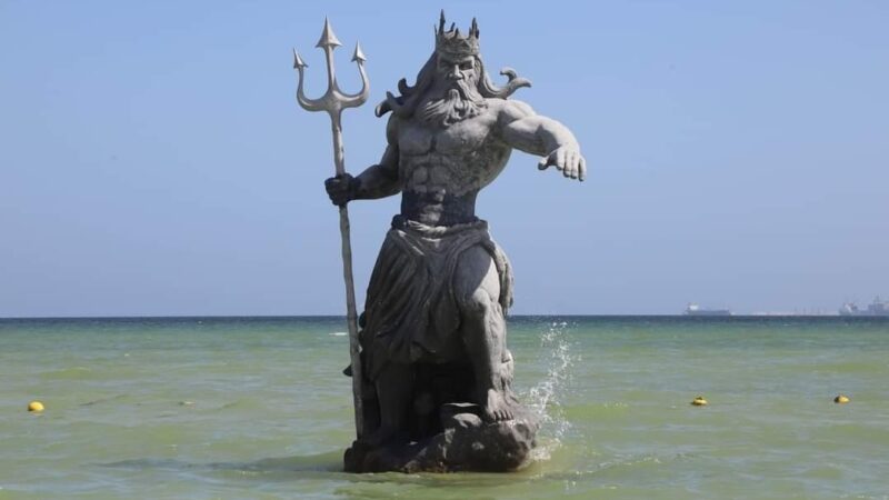 Maya hablante interpone amparo federal para quitar la estatua de Poseidón en Progreso