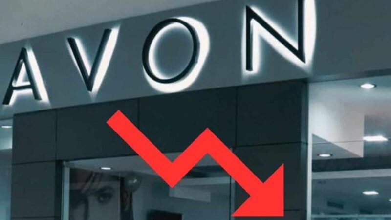 Señoras que vende por catálogo: Avon se declaró en quiebra