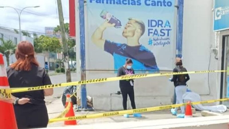 Un abuelito lo atrapa la muerte mientras dormía frente el hospital O´ Horán