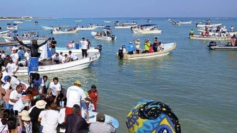Ebrio se ahoga en la procesión del Santo Cristo de Sisal: De repente se aloca y se arroja al mar
