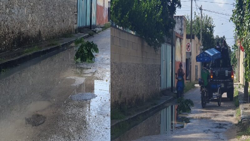 Un mototaxista y su pasajero cae dentro de un bache y lesionan en Dzidzantún