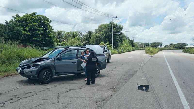 Dos camionetas chocan en el libramiento en Motul- Tizimín, solo hubo daños materiales
