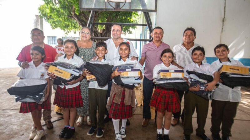 Segey entrega en seis municipios mil 430 paquetes escolares del programa Impulso Escolar