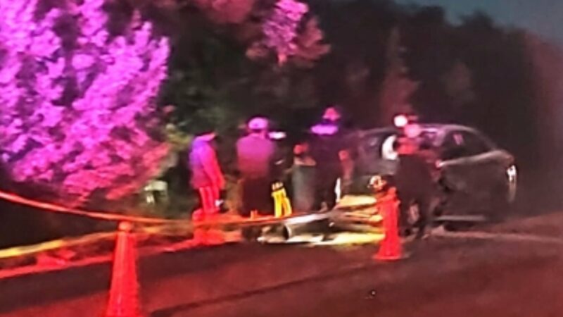 Un motociclista muere atropellado luego que dos autos chocaron en la carretera Chelem