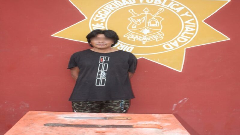 Ebrio con un cuchillo y machete amenaza con matar a su familiar  