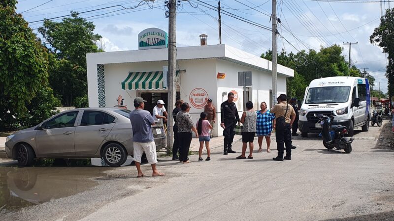 Maestra presta una moto y choca contra un automóvil en calles de Dzidzantún