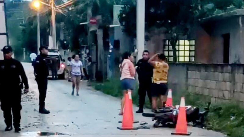 Un adolescente maja el balón de unos niños, derrapa y lesiona en Tekax