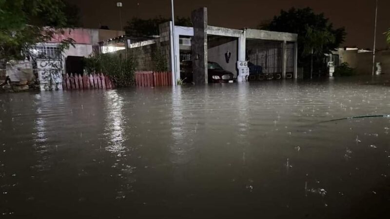 Cielo Alto bajo el agua con calles inundadas y aguas negras; piden rápida solución al problema