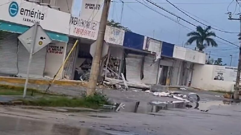 Explota un tanque de Gas Lp en una plaza comercial en la colonia Chichen Itzá