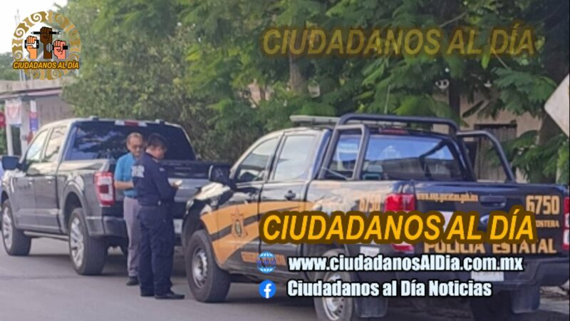 Una patrulla de la SSP choca su espejo contra una Ford lobo en Dzidzantún