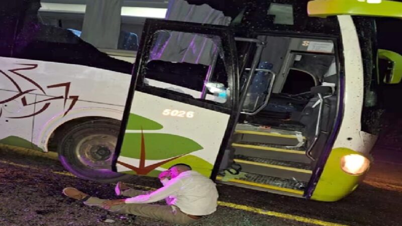 Un chófer de autobuses del Mayab intenta entregar a sus pasajeros a la delincuencia