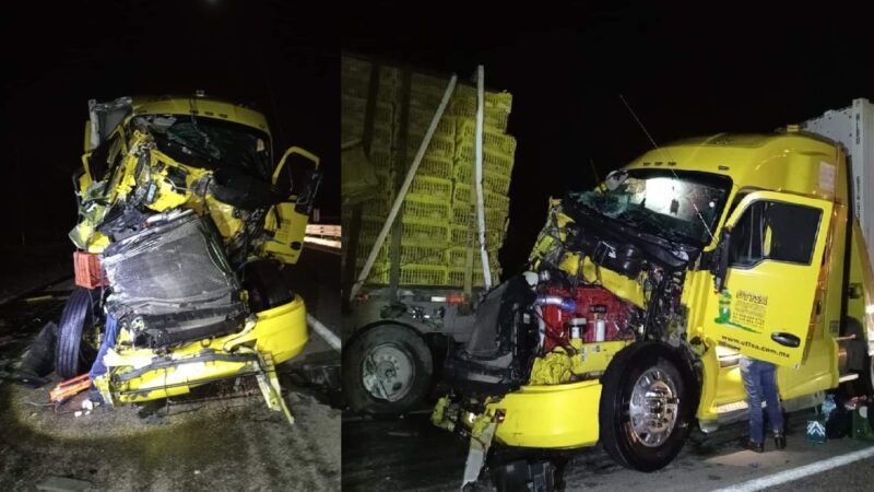 Un tráilero cae en los brazos de Morfeo y choca en la Mérida- Campeche