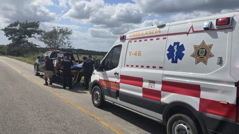 Policías salvan a un abuelito de morir quemado después que su casa se incendió en Rio Lagartos