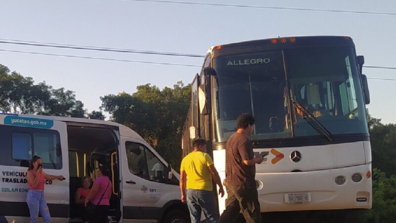 Una ambulancia de Dzilam González choca en el entronque de Cansahcab