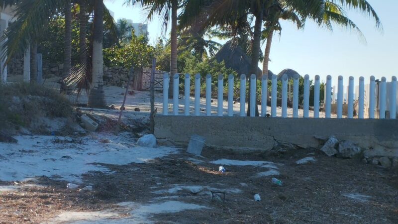 Extranjero cierra el acceso a playas en Santa Clara comisaria de Dzidzantún