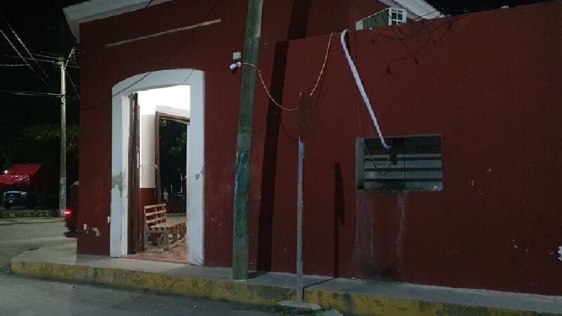 Policías encapuchados le roban 800 pesos a un señor de escasos recursos en el centro de Motul