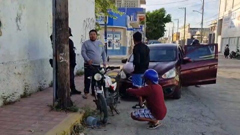 El conductor de un Mitsubishi se vuela un alto y choca a un motociclista en calles de Progreso