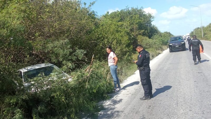 Rápida y furiosa una conductora sale antes de llegar al puente de Chelem en Progreso