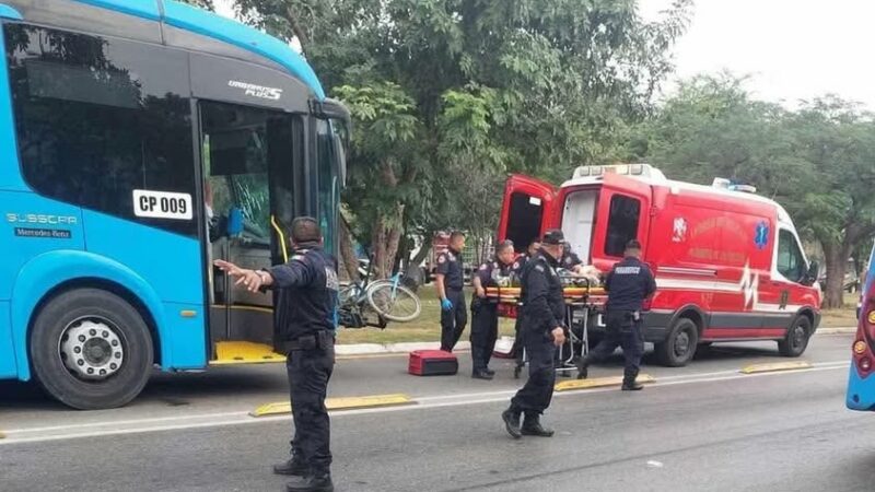 Un Chofer del Va y Ven atropelló a un abuelito en un paso peatonal en la Avenida Internacional