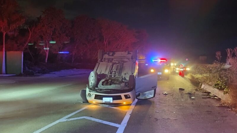 Ebrio conductor de Mococha vuelca en el puente de Baca