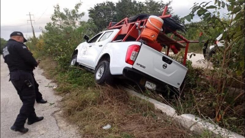 Empleado de una empresa de fibra óptica chocan en la colonia nueva X-Corazón