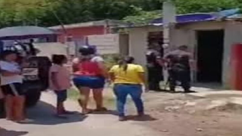 Vecinos de la colonia San Roque atrapan a un ladrón, lo amarran y le caen a golpes