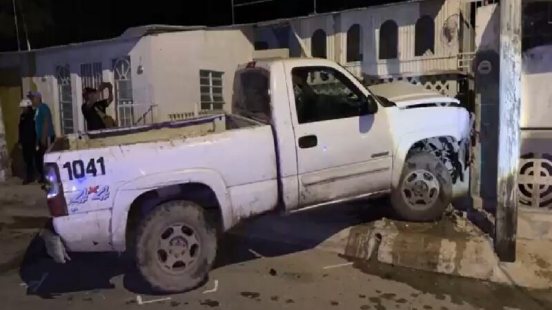 Ebrio conductor choca, arrastra y lesiona a dos motociclistas en el centro de Tizimín