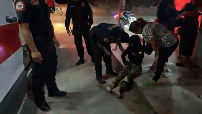 Ebrio conductor choca una moto estacionada, atropella y lesiona a una joven en Tizimín