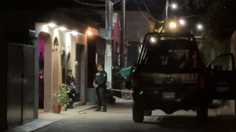 El Toox golpea a una mujer de Tekit y dispara al aire un arma de fuego