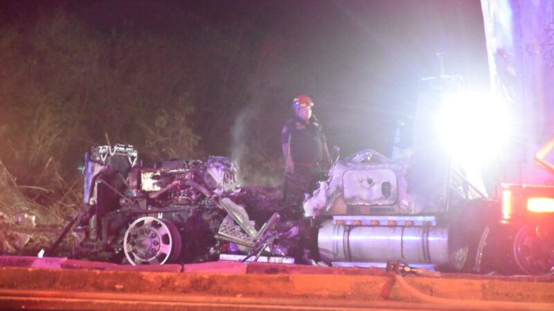 Se incendia un tráiler en una gasolinera sobre la vía Mérida- Cancún