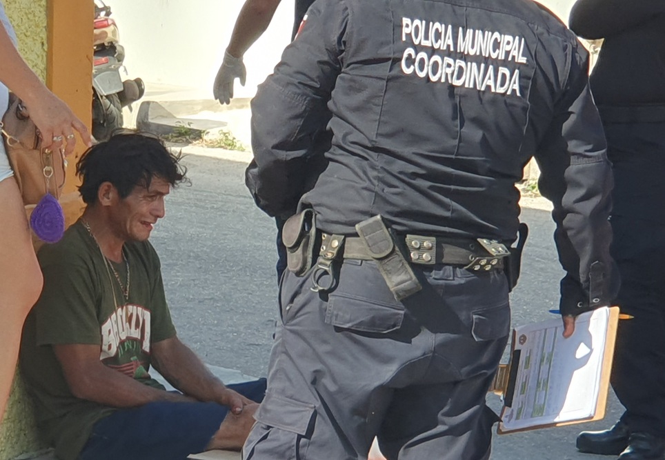 Dos meses sin ambulancia en Dzidzantún, lesionado los trasladan en autos particulares