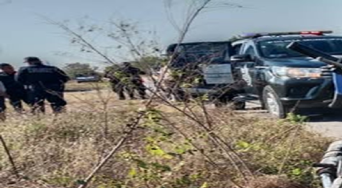 Par de motociclistas derrapan y lesionan en la carretera Mina De Oro en Dzidzantún
