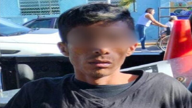Detienen a un sujeto de Quintana Roo intentando abrir un auto en la avenida Hidalgo de Mérida