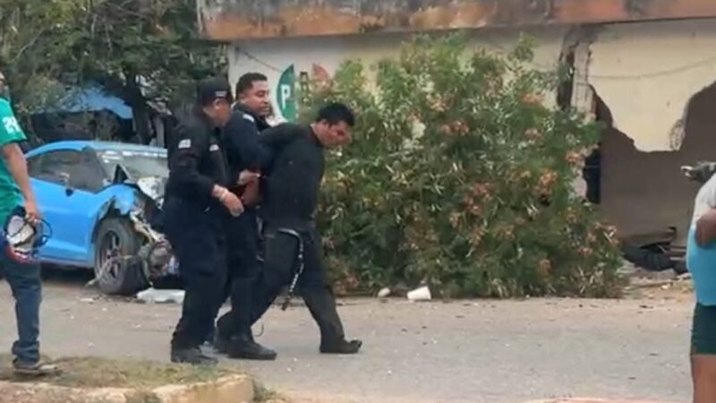 Roba auto en Tekax, en su huida choca en Akil a un motociclista, una camioneta, y una casa